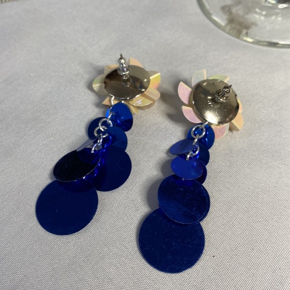 Fun sequin flower disc earrings - Picture 7 of 7